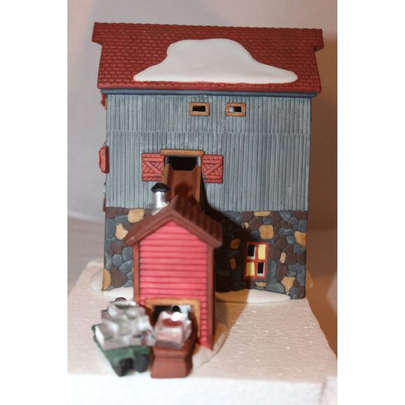 Dept 56 New England Village - Blue Star Ice House - Picture 6 of 8